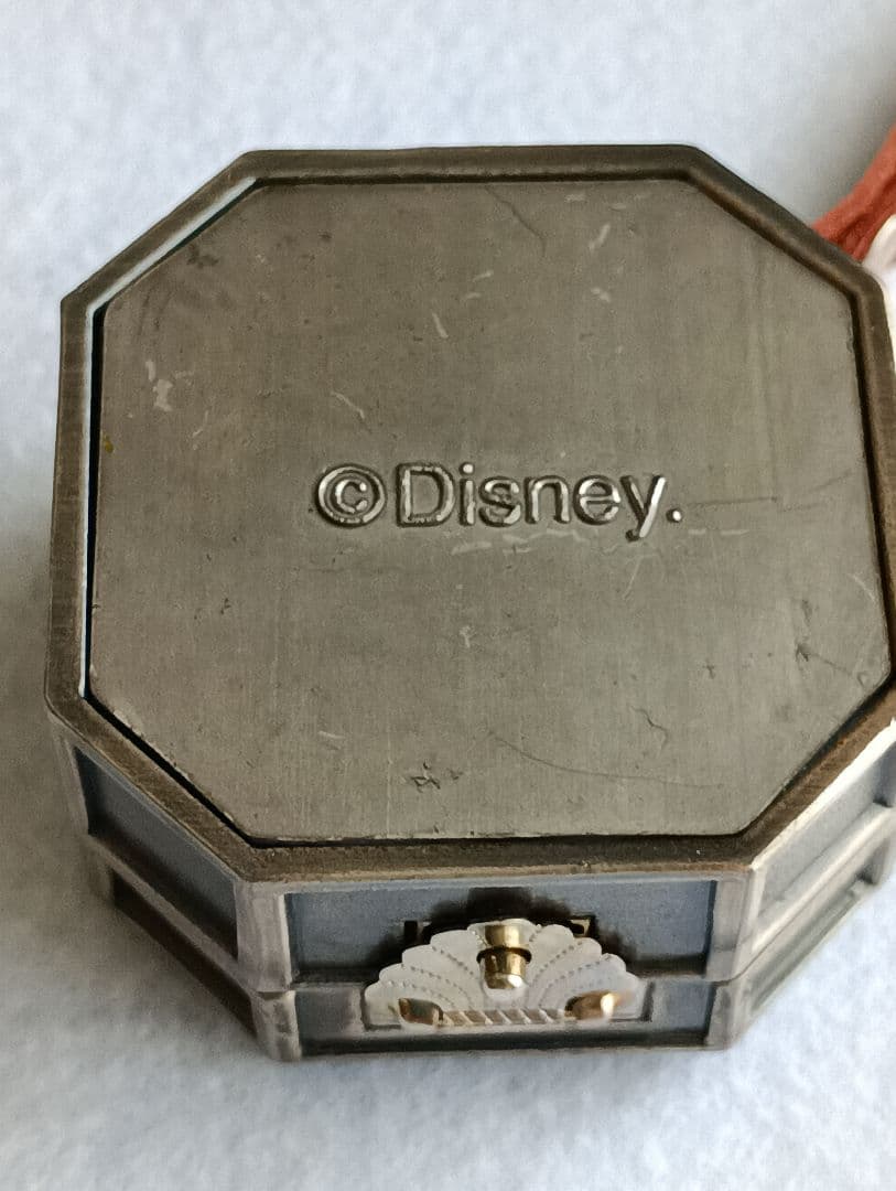 ディズニー パイレーツ・オブ・カリビアン コンパス型時計