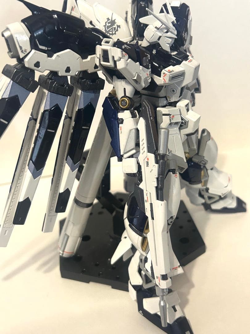 RG Hi-νガンダム 完成品　全塗装