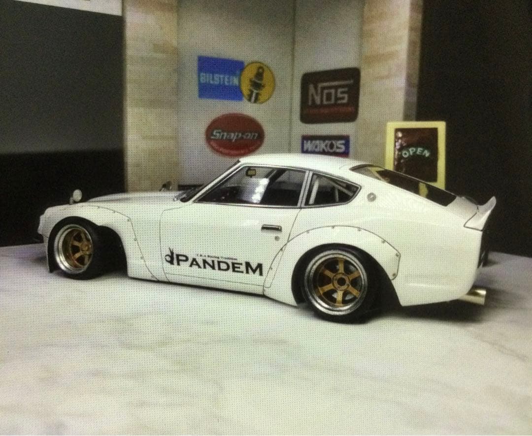 イグニッションモデル1/18 PANDEM S30Z 白　シャツおまけ付き
