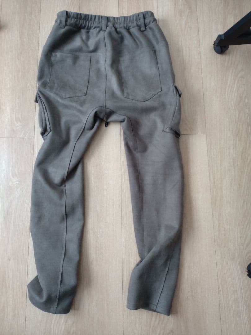 ミスチル桜井さん着用フランシストモークス　スエードサルエルパンツ