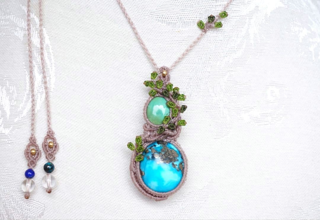 《空と大地の間に》イラン産&チベット産　ターコイズ　マクラメ　ネックレス