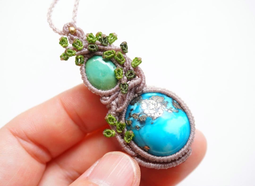 《空と大地の間に》イラン産&チベット産　ターコイズ　マクラメ　ネックレス