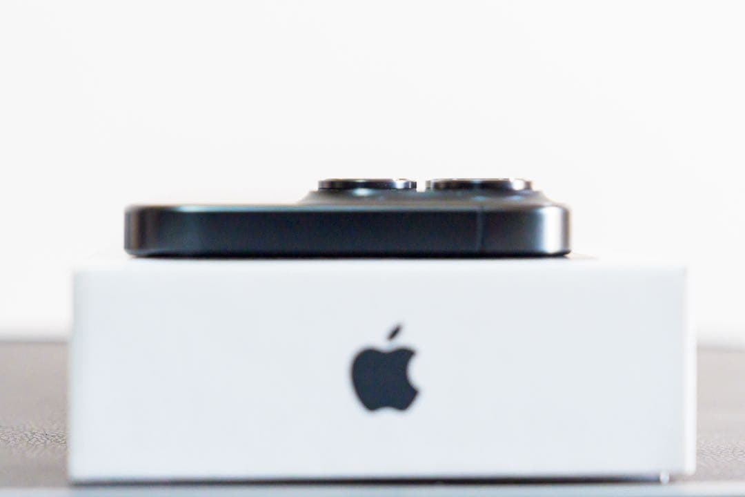 【美品】Apple iPhone 15 Pro 128GB ブラックチタニウム