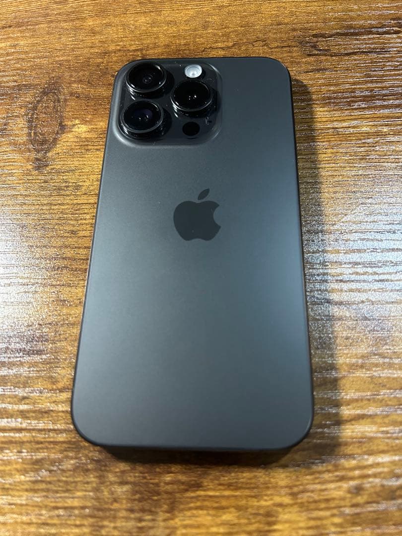 Apple iPhone 15 Pro 本体