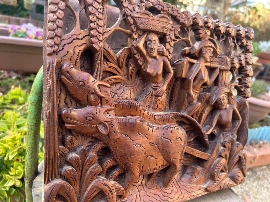 バリ島　木製彫刻 農村風景 約30cm x 20cm