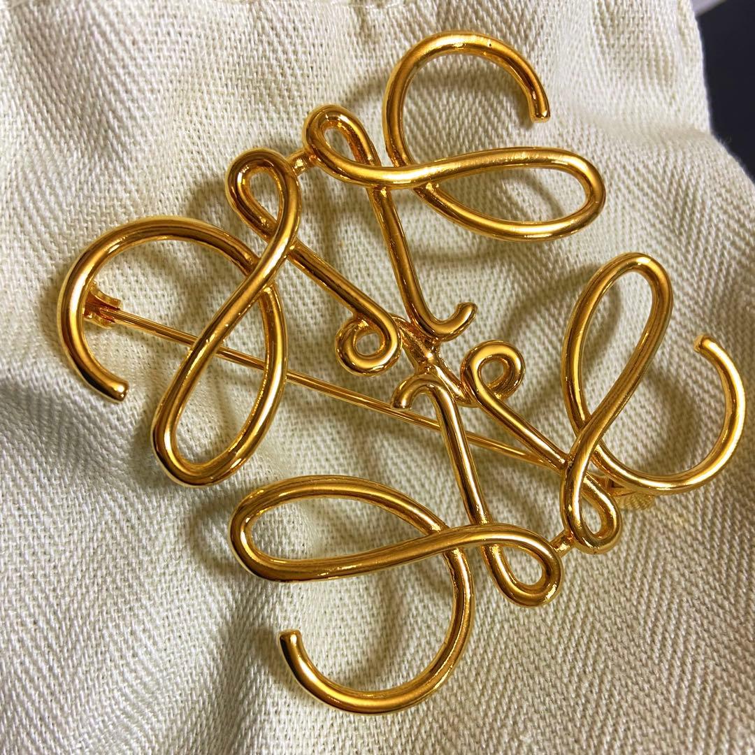 ロエベ　アナグラムブローチゴールド　LOEWE