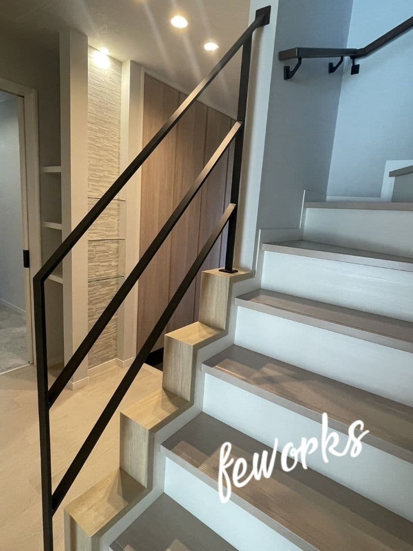 オーダーメイド製作手すり　アイアン手摺　おしゃれ　鉄　階段　ささら　踏み板