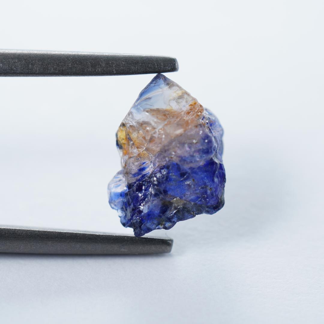 ウインザバイカラーブルーサファイア　原石　タンザニア