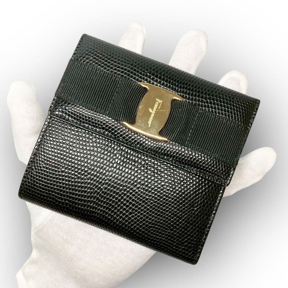 サルヴァトーレフェラガモ ★美品 三つ折り財布 ヴァラリボン がま口 ブラック