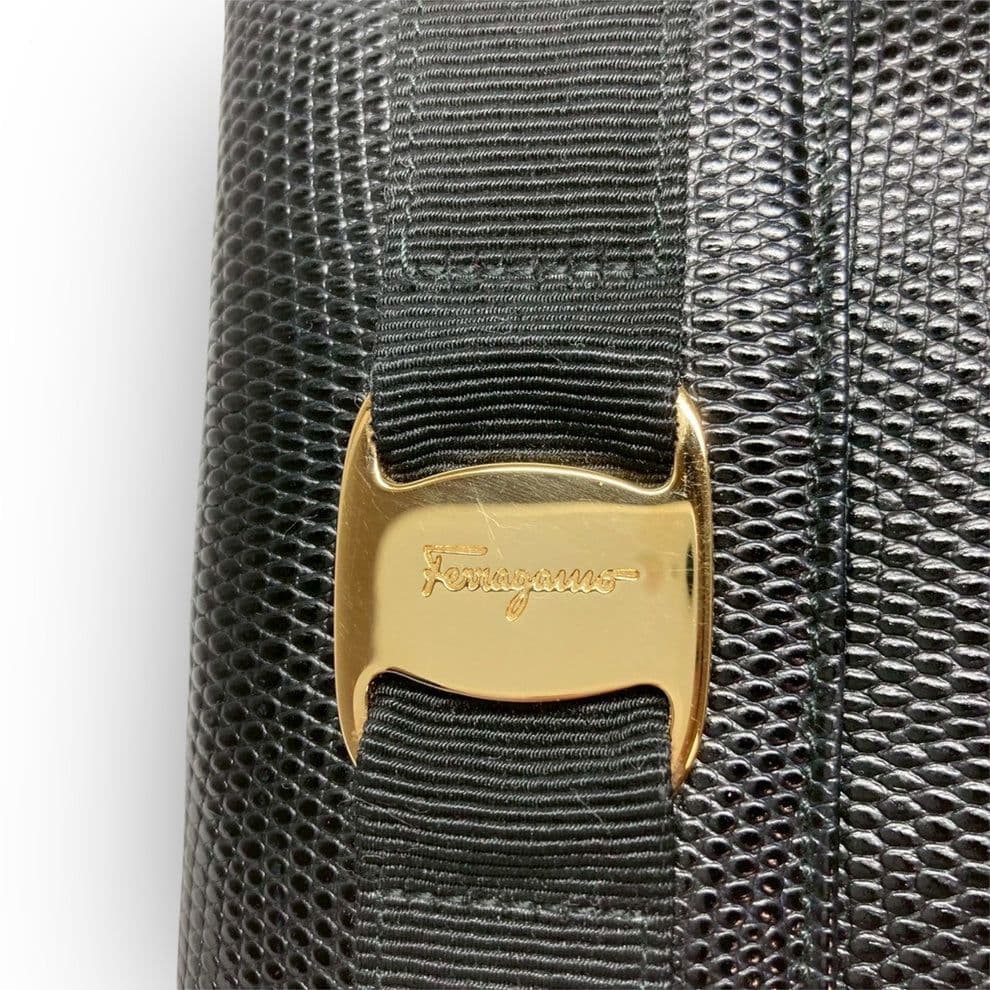サルヴァトーレフェラガモ ★美品 三つ折り財布 ヴァラリボン がま口 ブラック