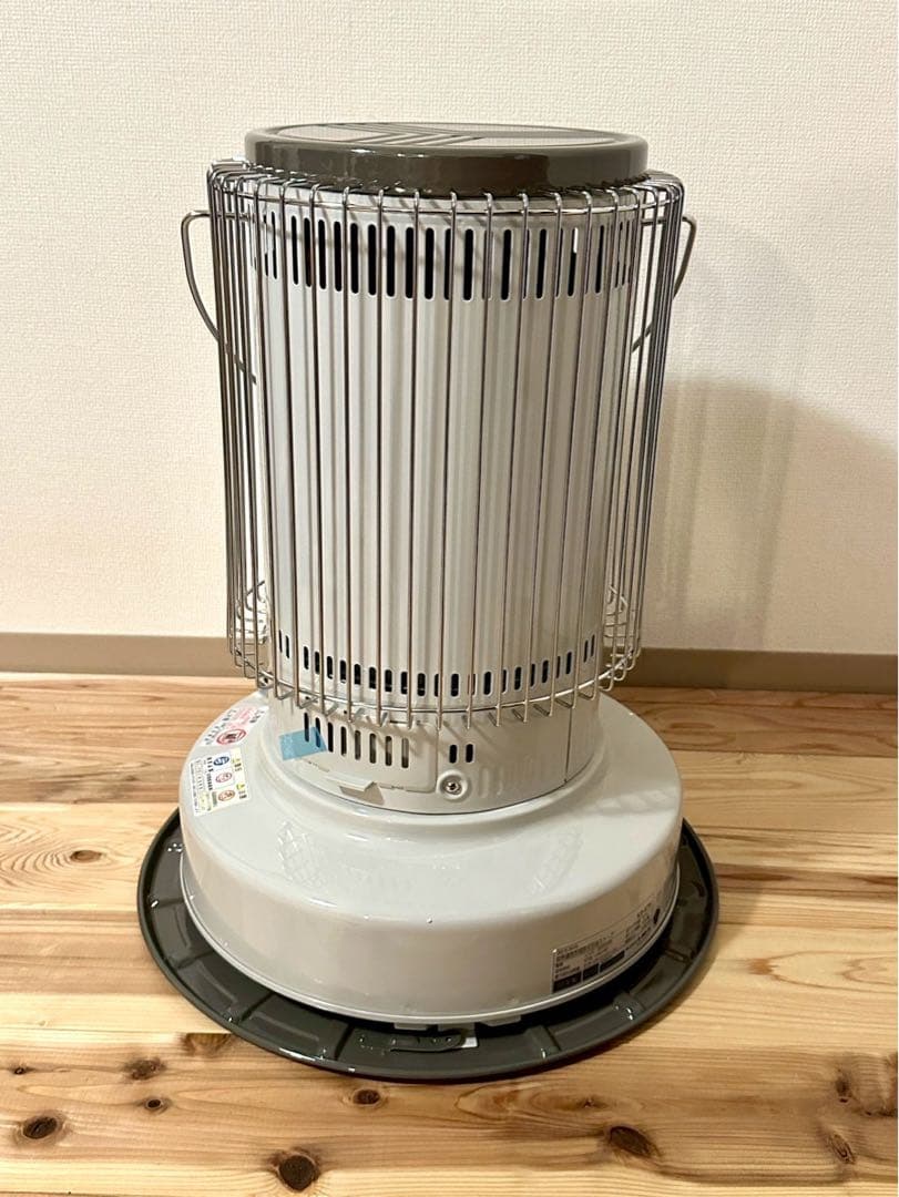 【新品・未使用】トヨトミ 石油ストーブ ホワイト　KS-67H