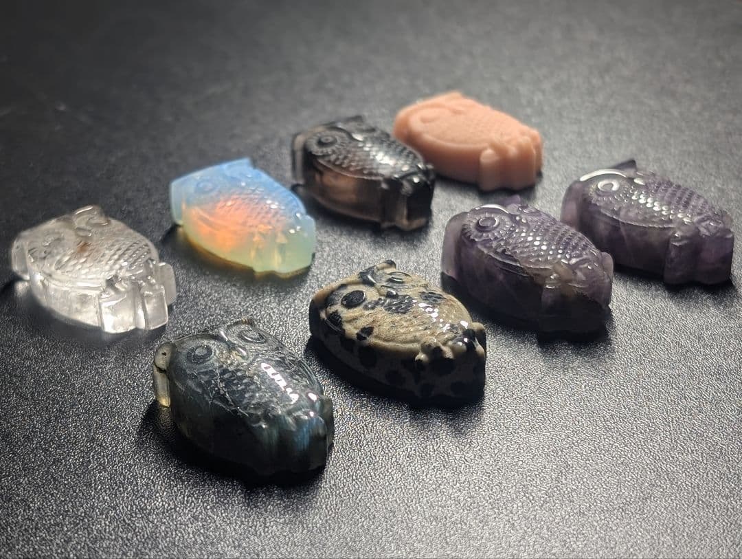 オーダー品確認用可愛いふくろう彫りペンダントトップ8個セット天然石