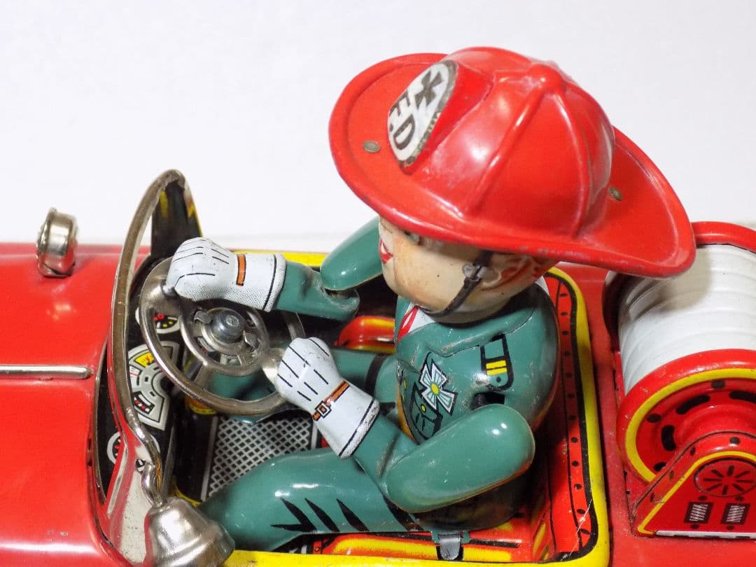 野村トーイ•新工社？ダブルネーム　電動　FIRE CHIEF CAR 動作品