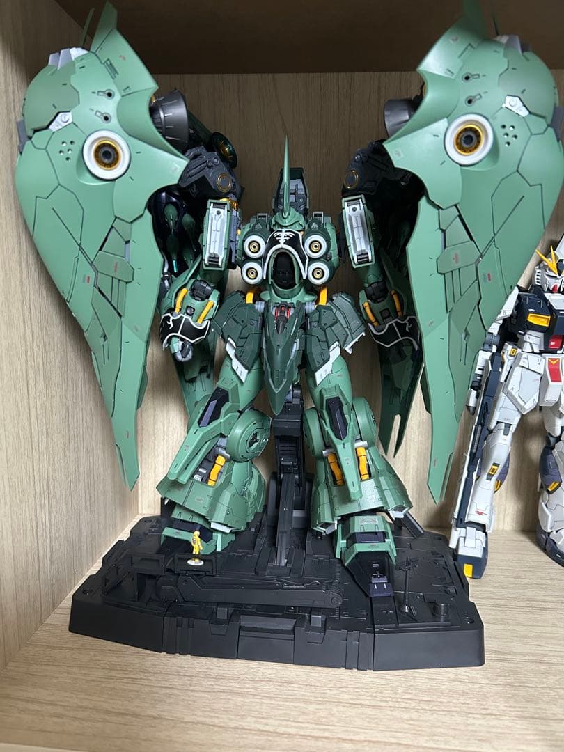 1/100 プラモデル　完成品