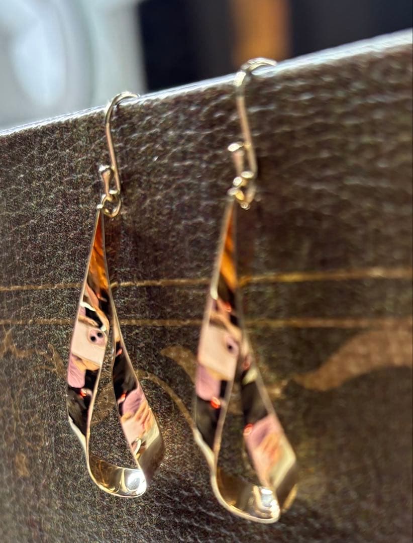 ココシュニックフックピアス