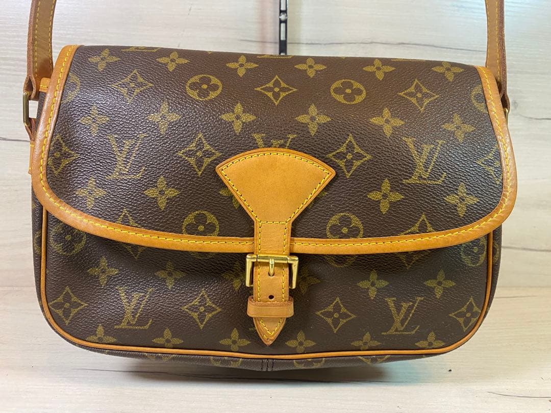 LOUIS VUITTON モノグラム ショルダーバッグ ソローニュ