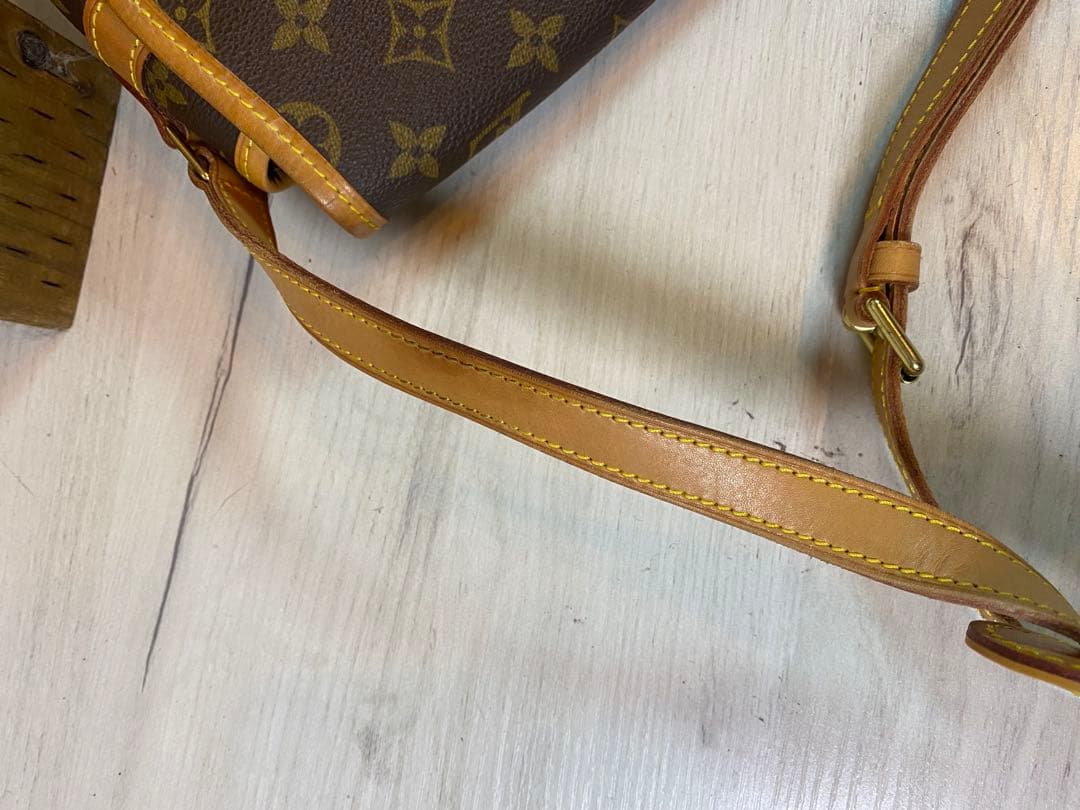 LOUIS VUITTON モノグラム ショルダーバッグ ソローニュ