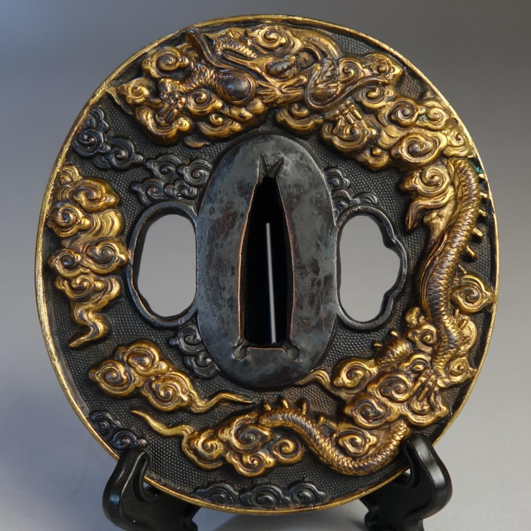 【 赤銅魚子地 高肉彫 鍍金 雲龍図鍔 】(鍔箱・布団付) 鍔 鐔 刀装具 武具