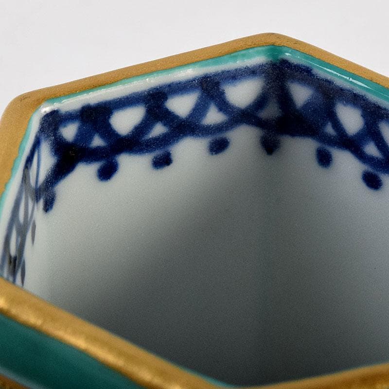 茶道具　古余呂技窯　川瀬竹春作　緑地金彩　六角蓋置　共布共箱　Z　8907