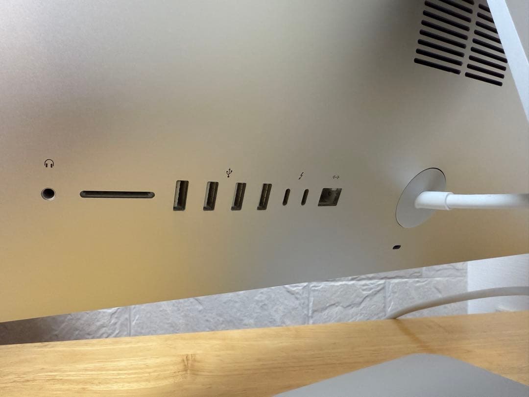 Apple iMac 21.5インチ Retina 4K（2019）