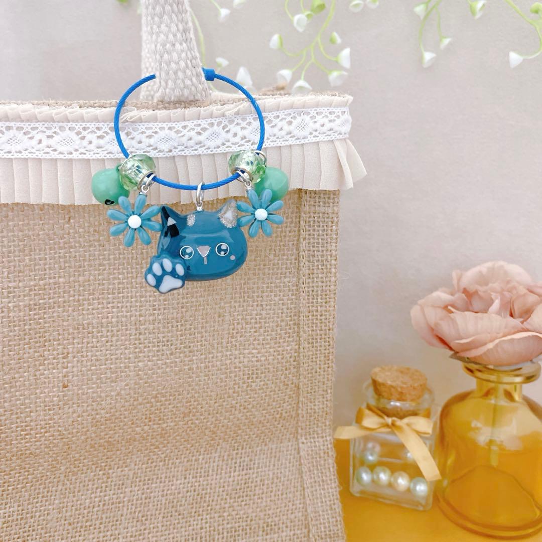 レジン キョロ三毛ちゃんのお花ひらひらワイヤーリングキーホルダー☺︎