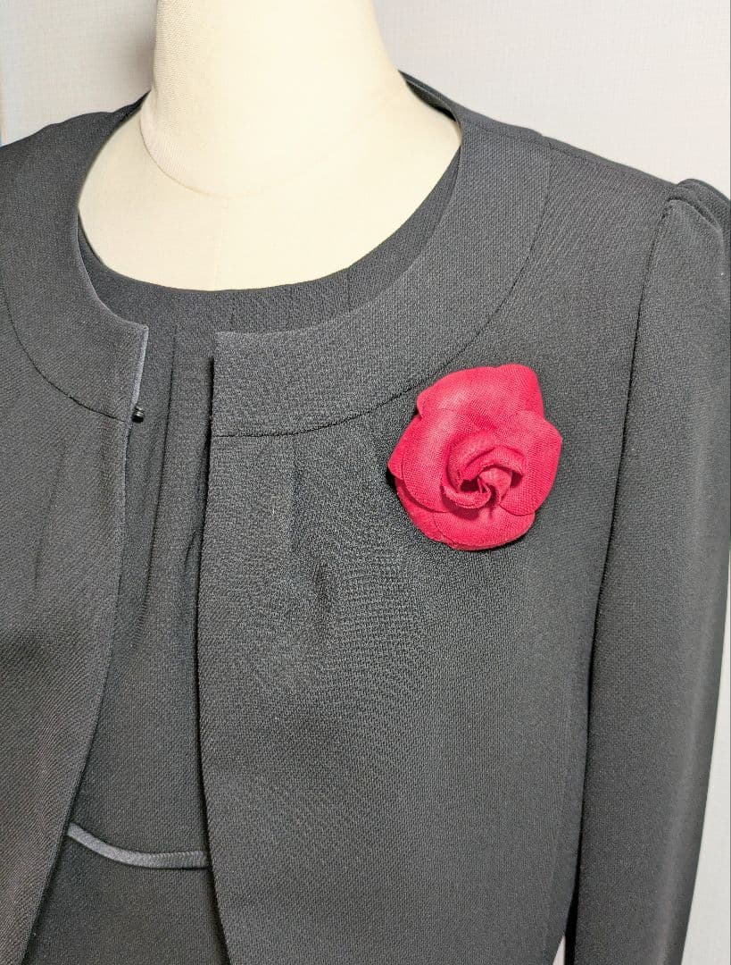 CHANEL シャネル　カメリアブローチ　コサージュレッド×ゴールド