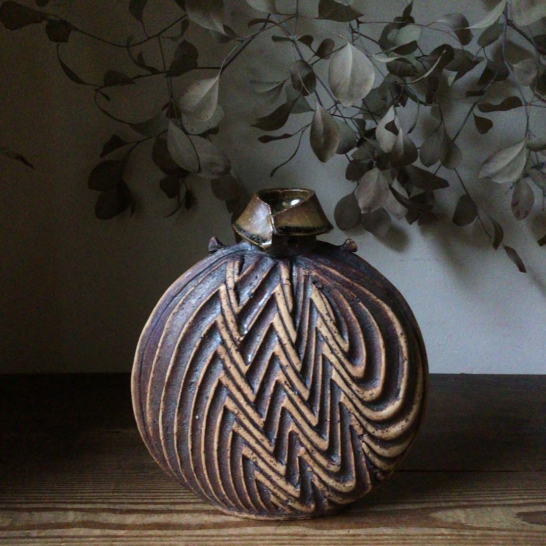 No3660  草文扁壺　陶芸　民藝　陶磁器　一輪挿し　花器　花入　壺　送料無料