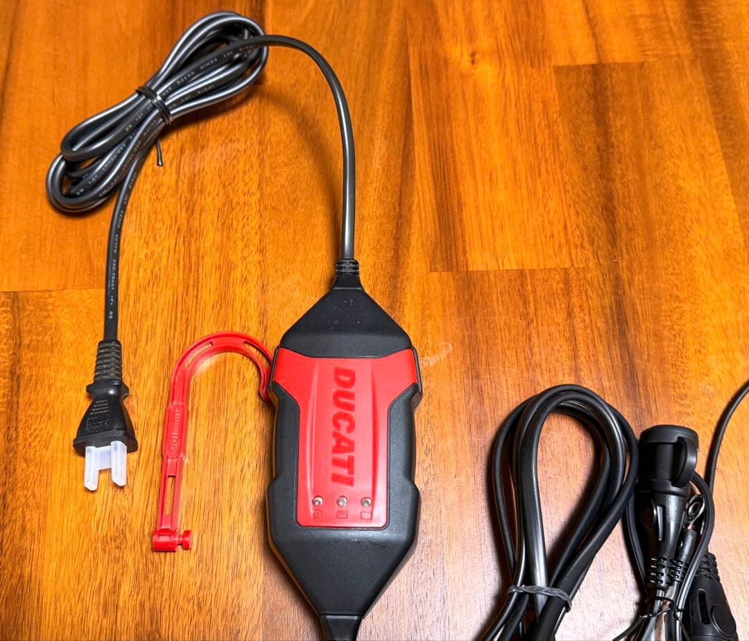 ドゥカティ 純正 バッテリーチャージャー アダプター付 充電器 69928471