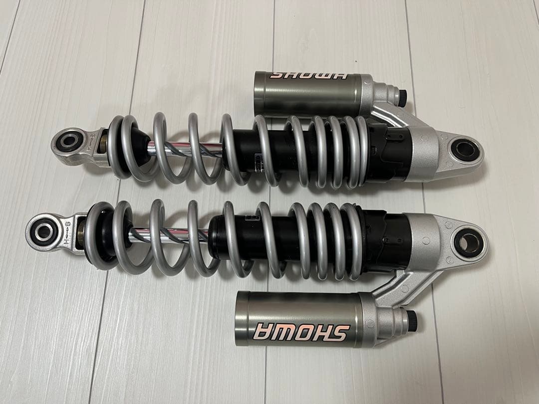 SHOWA リアサスペンション CB1300