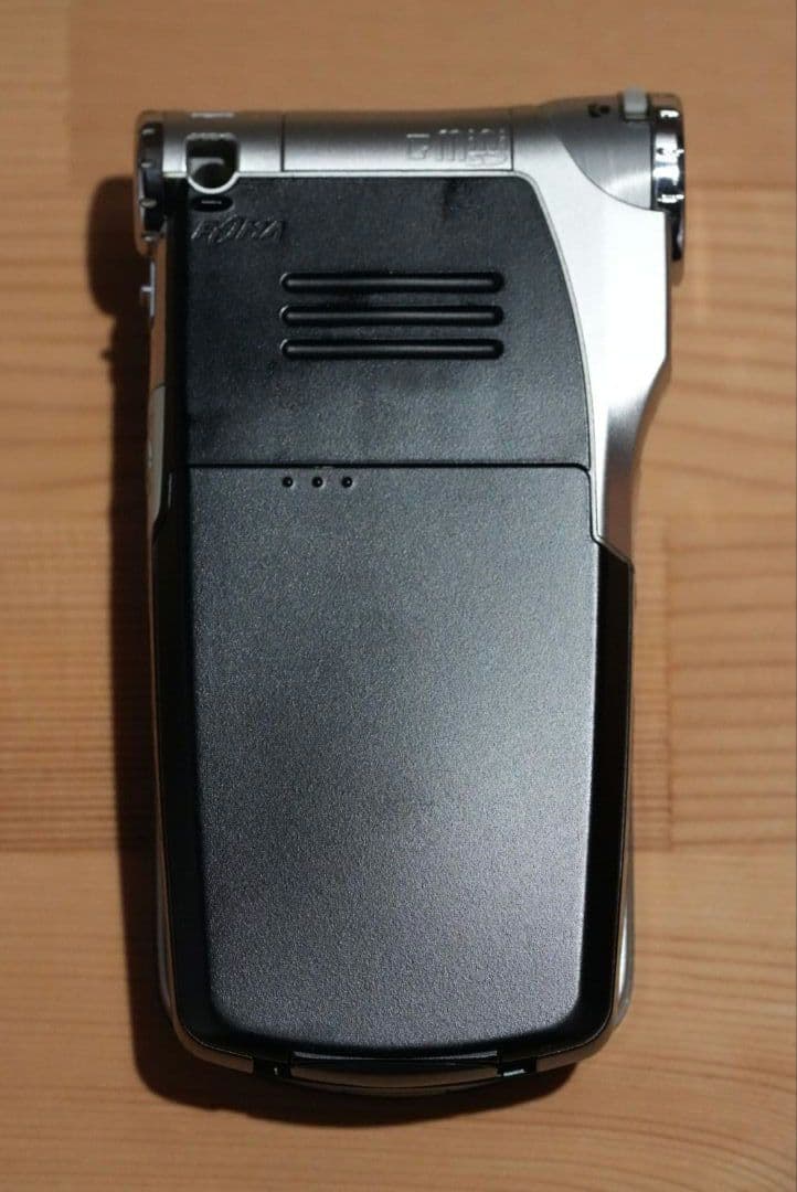 ドコモ FOMA P900iV クラウドブラック FF7ACストラップ付