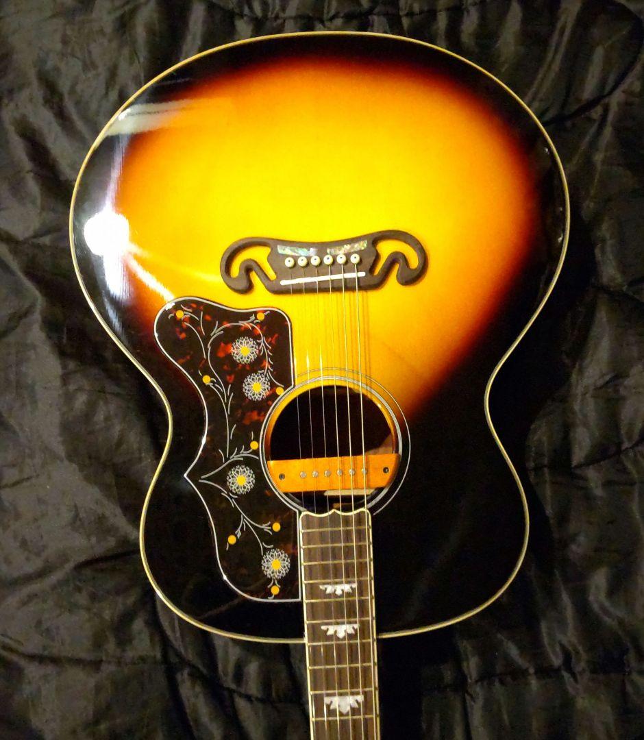 アコースティックギターJ200風カスタムしてます。