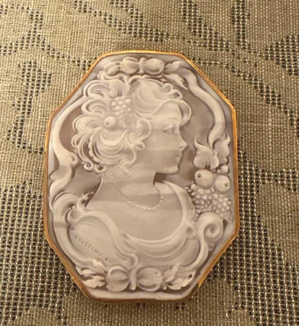 クリスピーノ作　イタリア　シェルカメオブローチ　18k