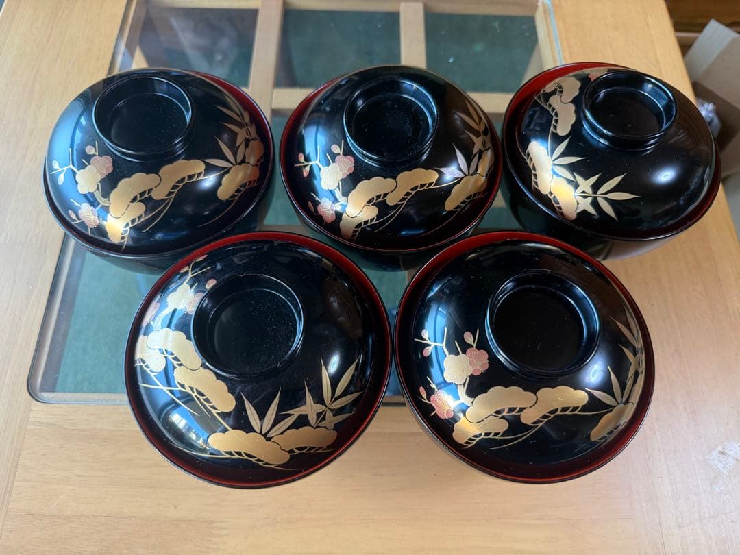 漆器セット 黒と赤 竹と花のデザイン