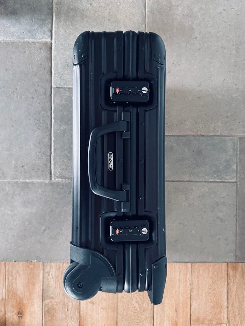 ユナイテッドアローズ別注 RIMOWA topas stealth 機内持込可
