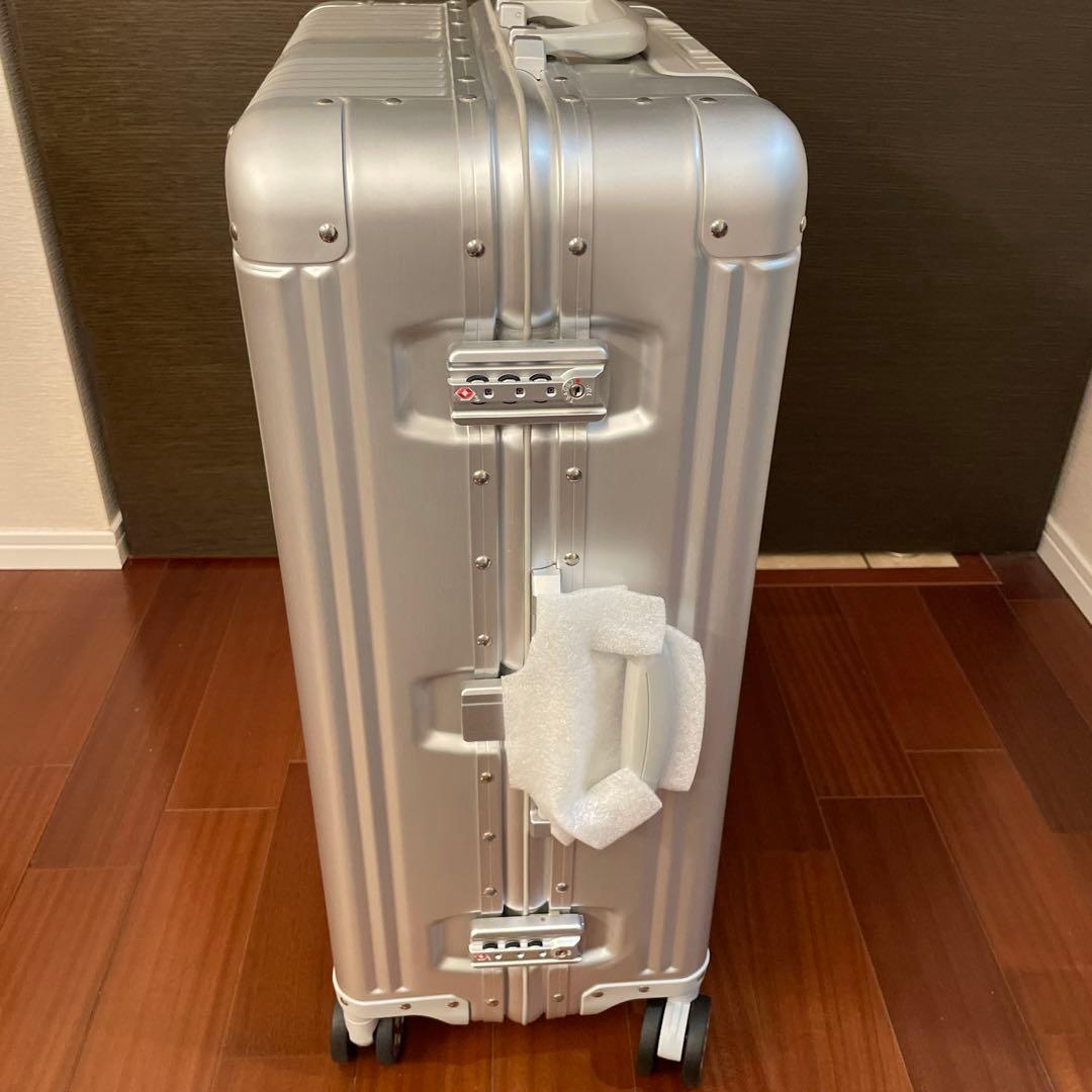 【ひろさん専用】未使用　メルセデスベンツ　スーツケース　65L