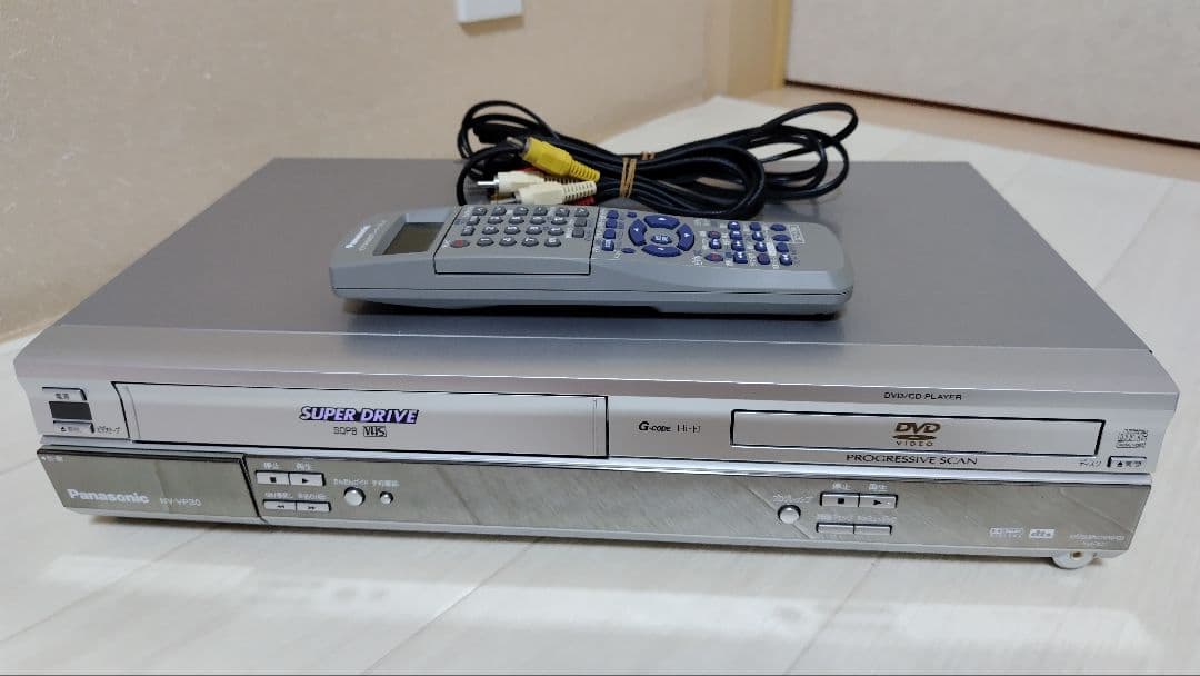 【動作品】Panasonic　DVDプレーヤー一体型ビデオ　NV-VP30