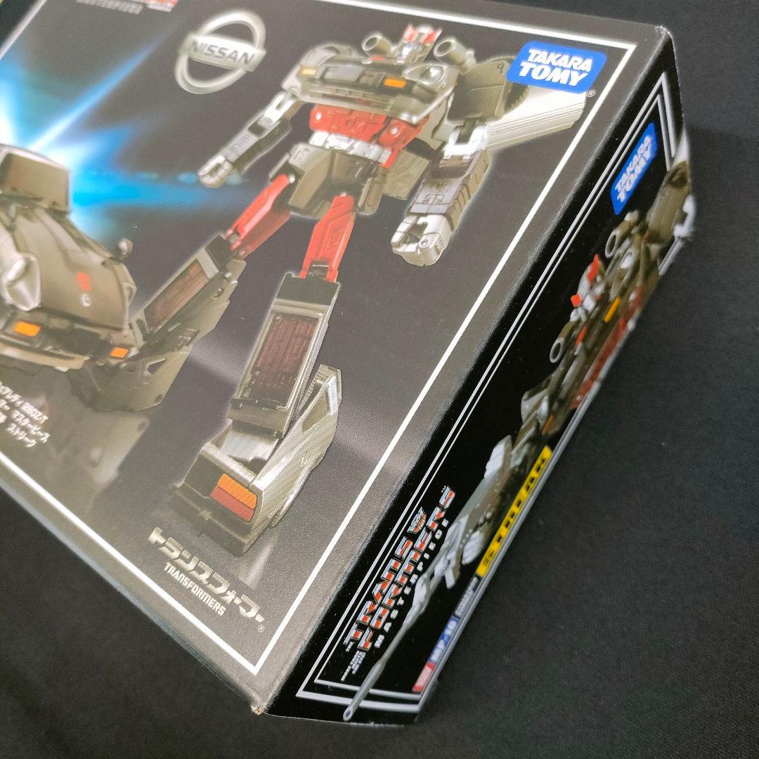 新品　トランスフォーマー　ストリーク　マスターピース　変形ロボット　フェアレディ