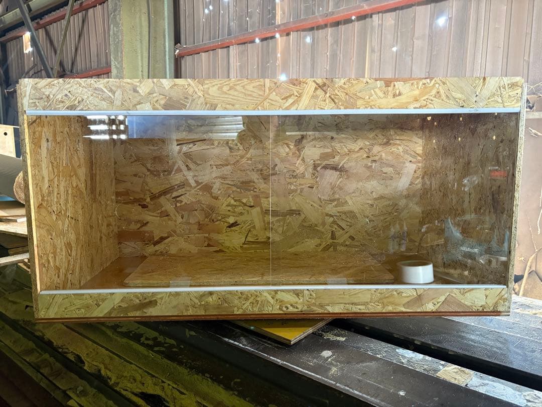 リリ　1506080 天板金網可能な限り広く　鍵式ロック