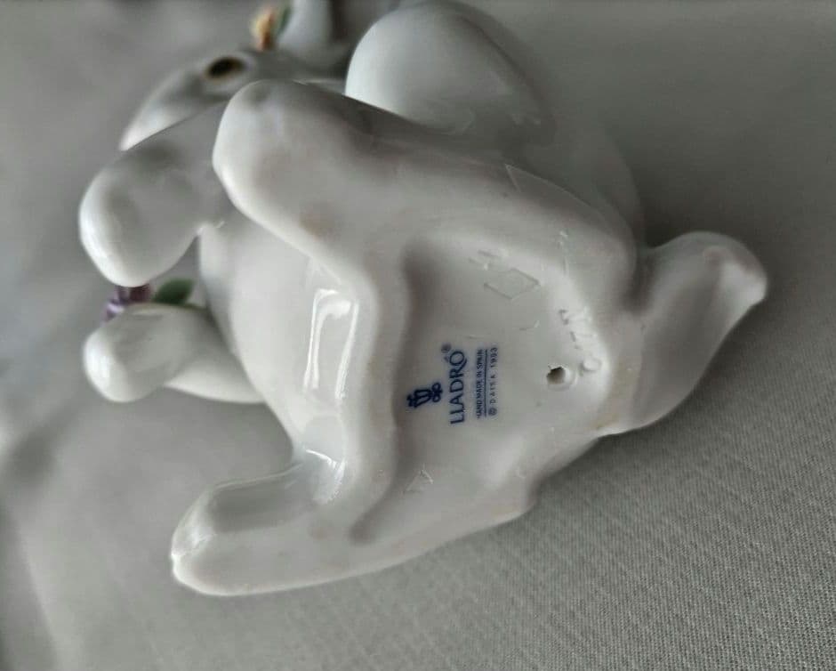 ❷リヤドロ 花飾りの白うさぎ 後ろ脚立ち 置物 インテリア ヴィンテージ