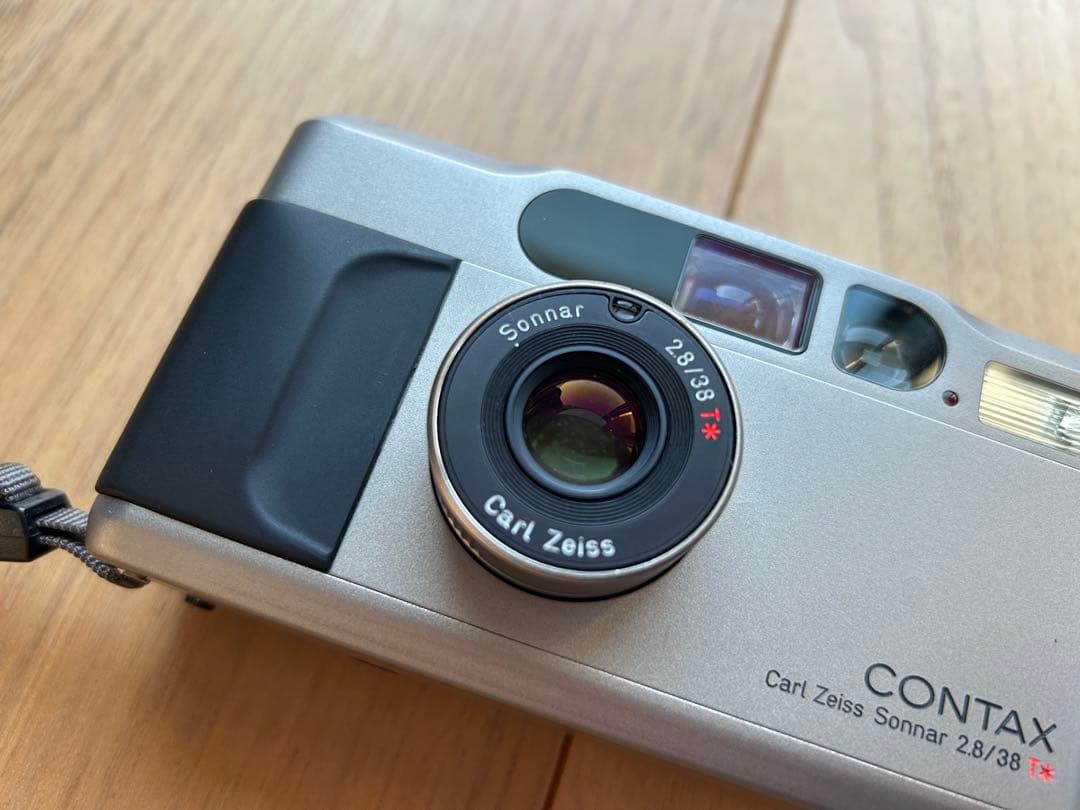 CONTAX T2 フィルムカメラ シルバー　目黒蓮ドラマ使用色違いコンタックス
