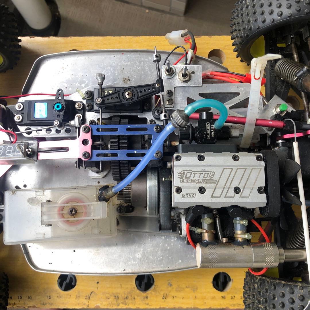 京商インファーノ　2気筒ニトロエンジン搭載