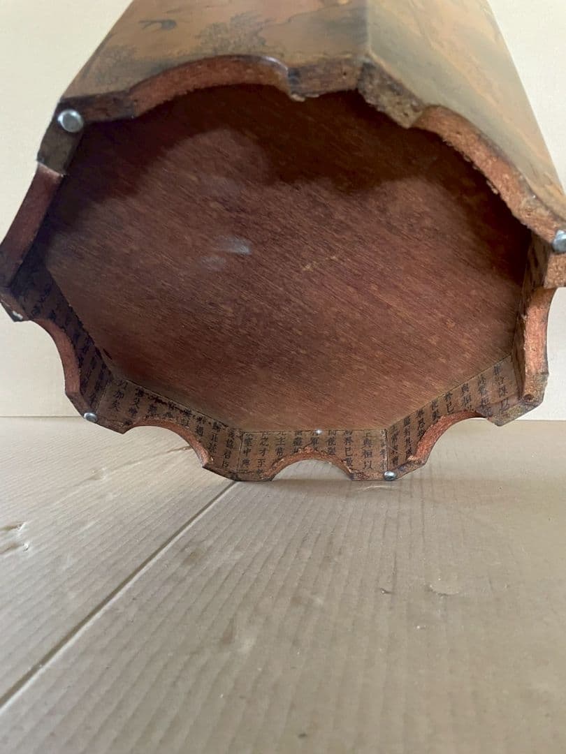 八角形の花柄漆塗り箱