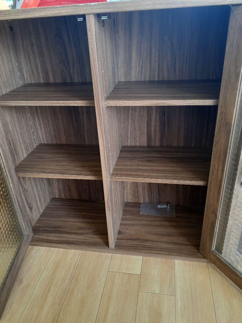 ブラウン木製キャビネット 3段棚付き