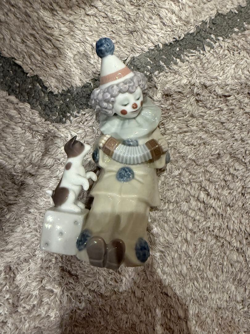 LLADRO（リヤドロ）の陶器人形 「アコーディオンを持つピエロ」