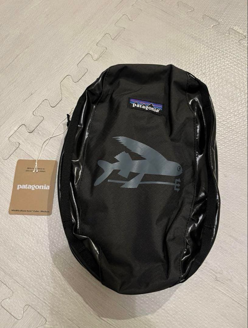 【新品未使用】Patagoniaウィンウィンブラックホール キューブ 6L