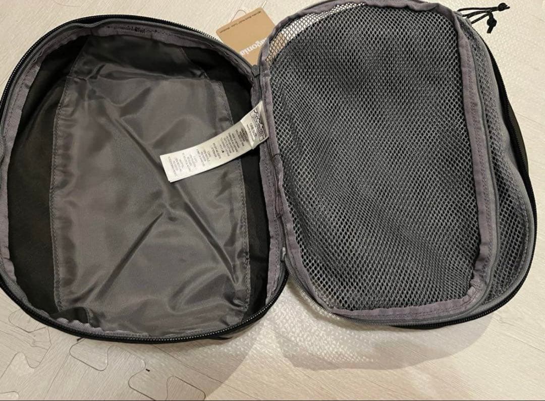 【新品未使用】Patagoniaウィンウィンブラックホール キューブ 6L