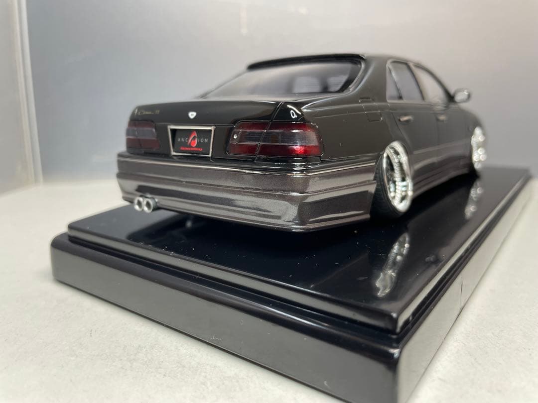 アオシマ　1/24プラモデル完成品 Y33シーマ