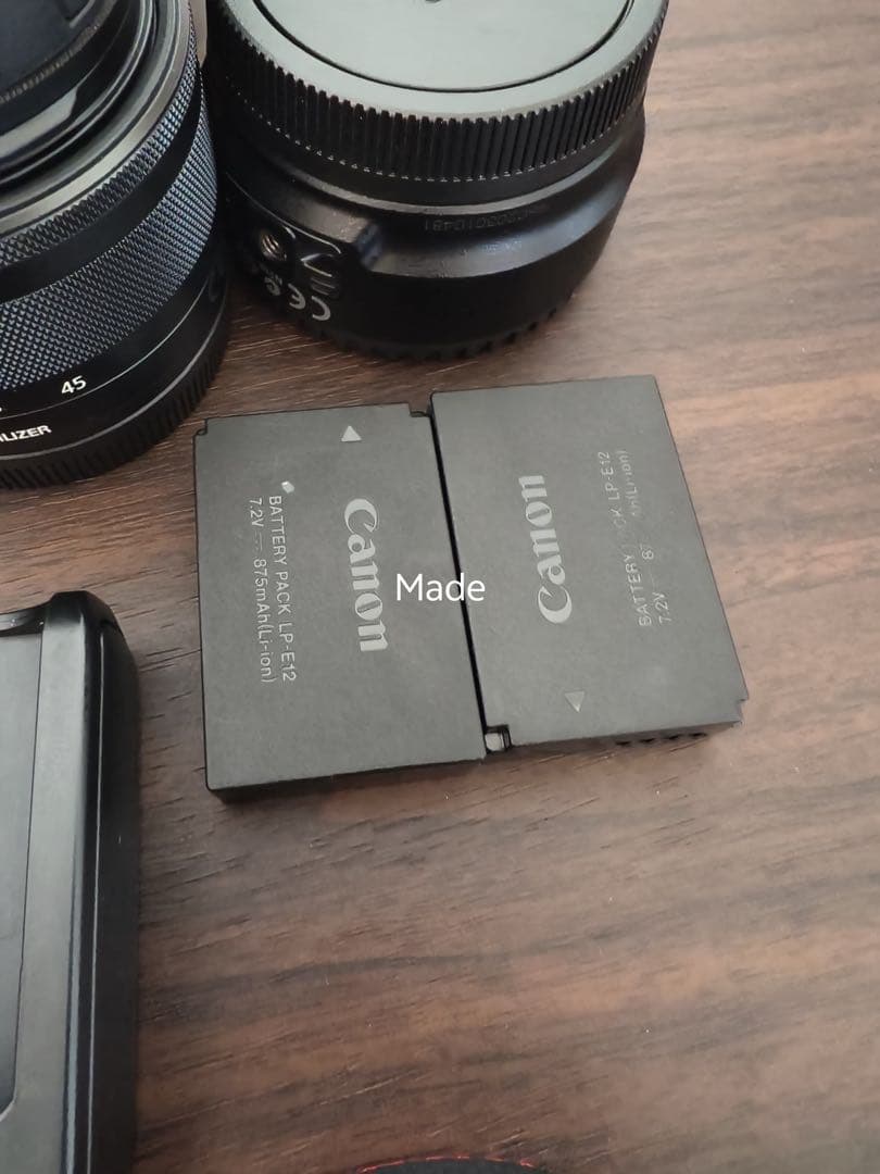 Canon EOS Kiss M + 3本レンズセット￼とアダプター￼