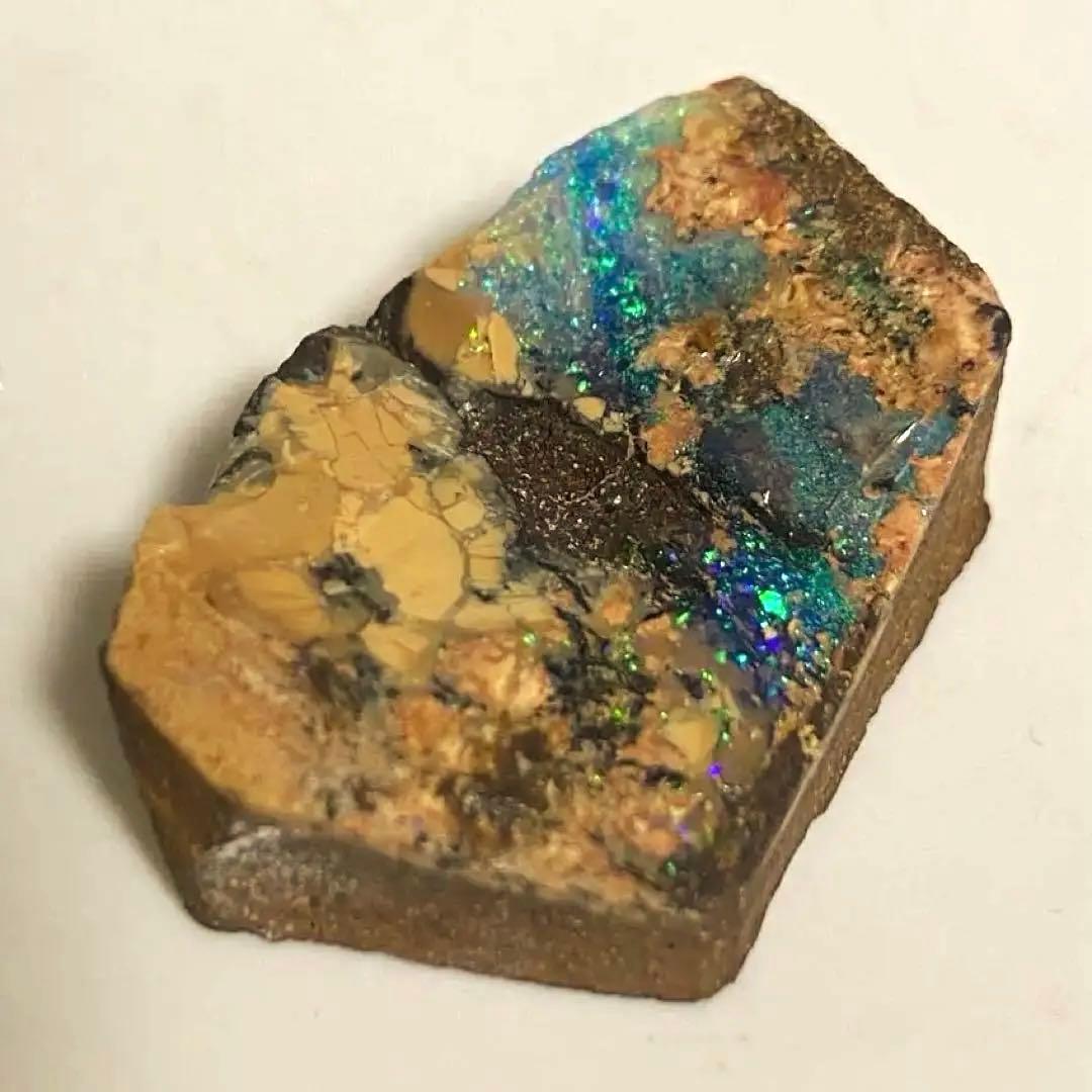 ボルダーオパール　母岩付き原石　59.5ct