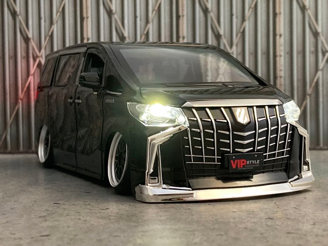 1/24 トヨタ アルファード（VIPカスタム品）